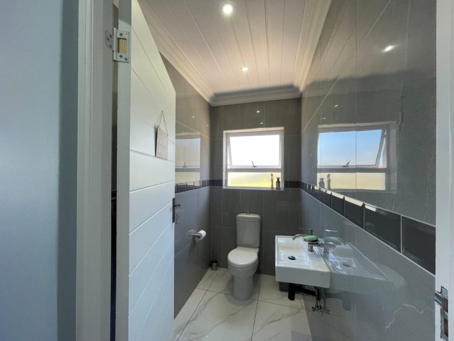 5 Bedroom Property for Sale in Dana Bay Western Cape
